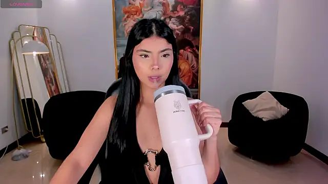 MiaLaurence online show from 20, 7, 2026