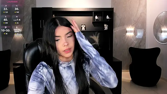 MiaLaurence online show from 17, 6, 2026