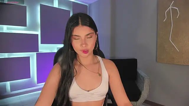 MiaLaurence online show from 14, 11, 2025