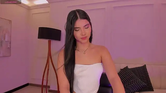 MiaLaurence online show from 23, 11, 2025