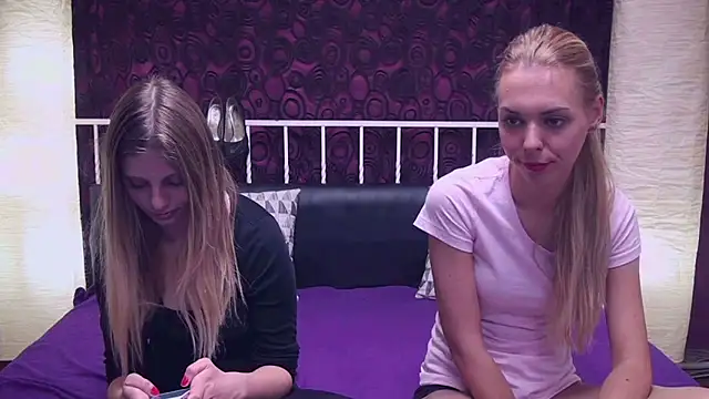 BlondeWitches online show from 4, 10, 2025