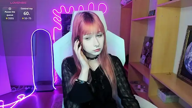 Snapshot of AmamiDark chatting on 4, 10, 2025 AmamiDark online show from 4, 10, 2025