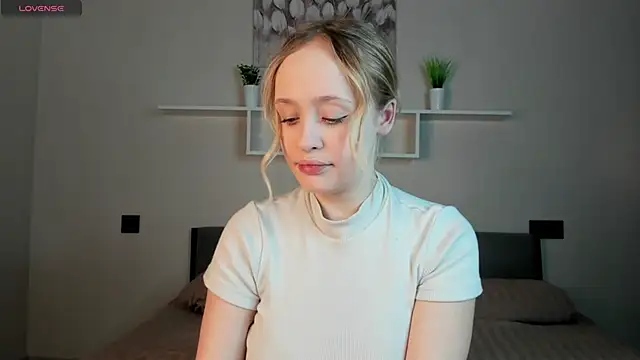 Julliakoill online show from 4, 11, 2025