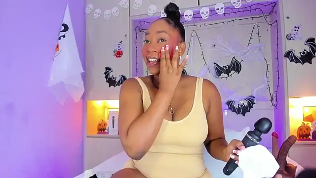 CassiieLondon online show from 2, 11, 2025