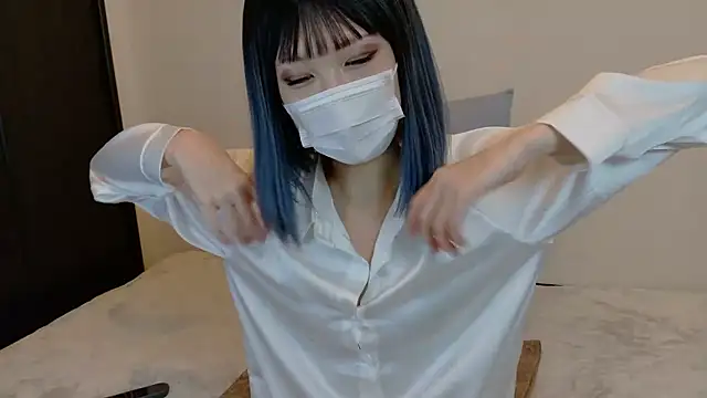 sarina at online show from 4, 3, 2026