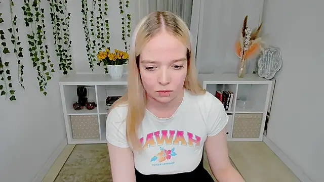 Snapshot of BellaMontgomery chatting on 19, 6, 2026 BellaMontgomery online show from 19, 6, 2026