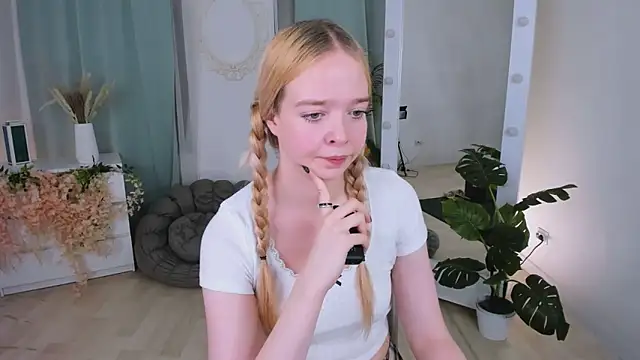 BellaMontgomery online show from 4, 11, 2025