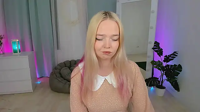 BellaMontgomery online show from 6, 2, 2026