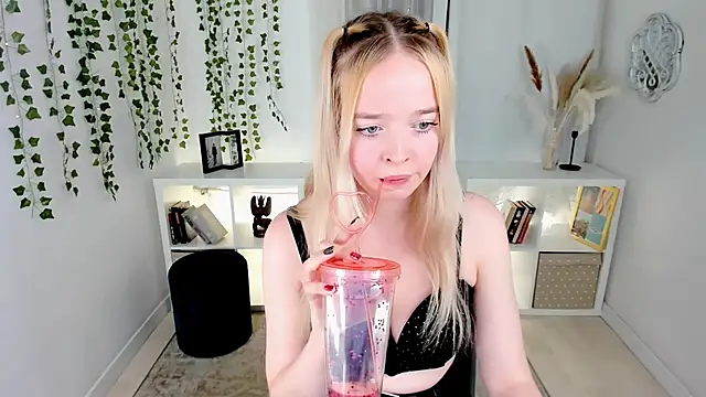 BellaMontgomery online show from 2, 11, 2025