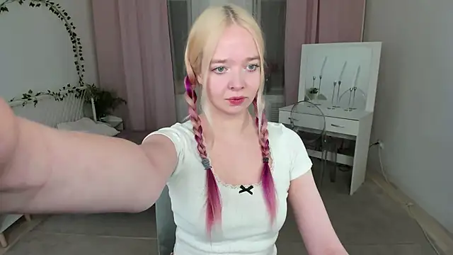 BellaMontgomery online show from 15, 1, 2026