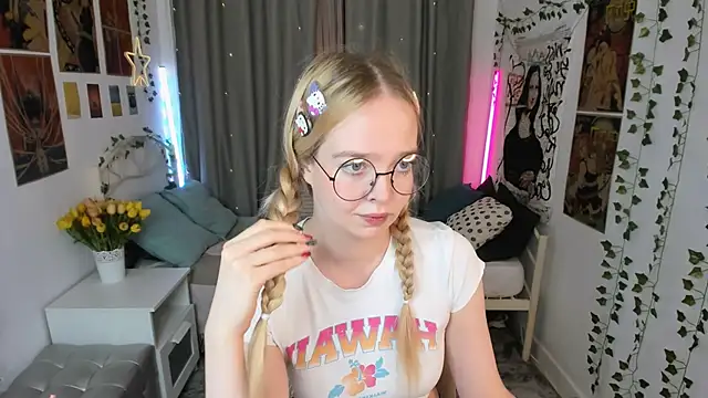 BellaMontgomery online show from 9, 11, 2025