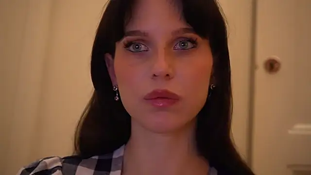 Snapshot of ellaa91 chatting on 5, 12, 2025 ellaa91 online show from 5, 12, 2025