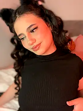 Snapshot of Sophi_dee1 chatting on 3, 11, 2025 Sophi dee1 online show from 3, 11, 2025