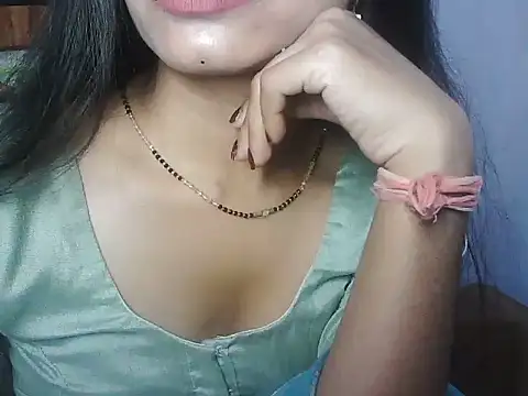Snapshot of ROSE_GOLDE chatting on 17, 5, 2026 ROSE GOLDE online show from 17, 5, 2026
