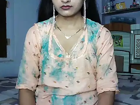 Snapshot of ROSE_GOLDE chatting on 18, 6, 2026 ROSE GOLDE online show from 18, 6, 2026