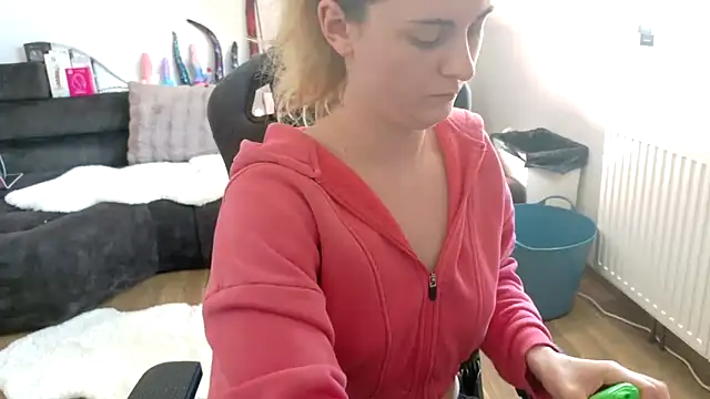 Snapshot of Melly4You chatting on 22, 5, 2026 Melly4You online show from 22, 5, 2026