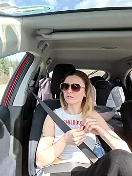 Melly4You online show from 5, 4, 2026