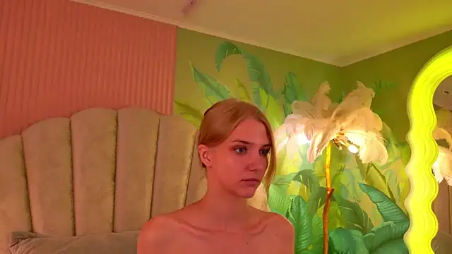 4example Chloe online show from 8, 6, 2026