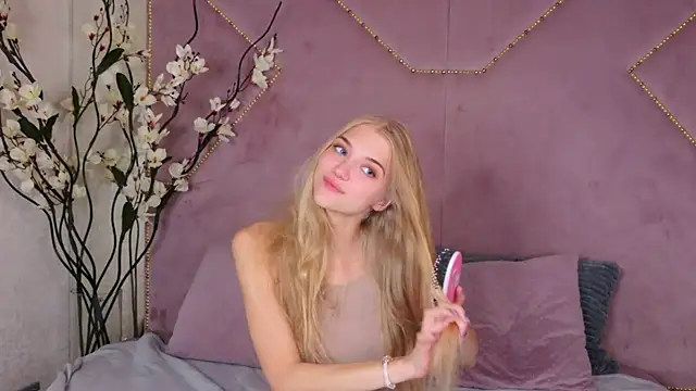 4example Chloe online show from 28, 9, 2025