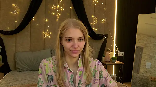 4example Chloe online show from 20, 4, 2026