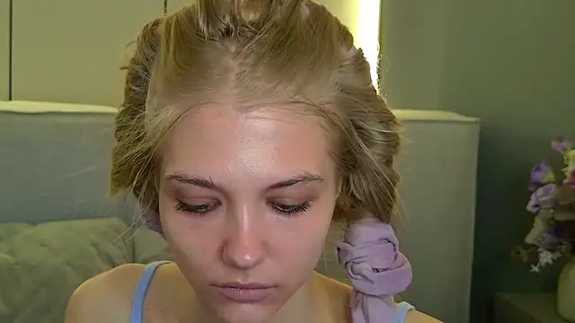 4example Chloe online show from 21, 4, 2026