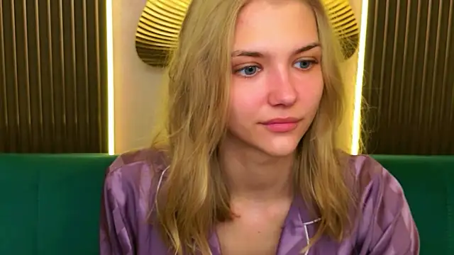4example Chloe online show from 7, 6, 2026