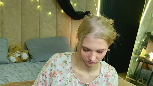 4example Chloe online show from 16, 5, 2026