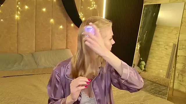 4example Chloe online show from 3, 6, 2026
