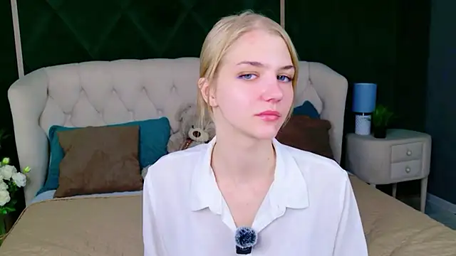4example Chloe online show from 26, 6, 2026