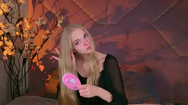 4example Chloe online show from 1, 10, 2025