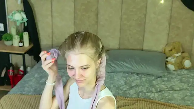 4example Chloe online show from 8, 5, 2026