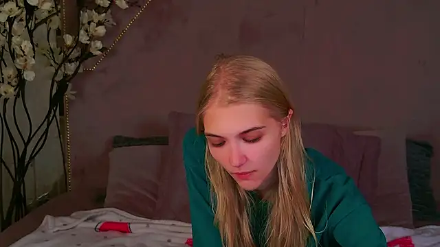 4example Chloe online show from 25, 9, 2025