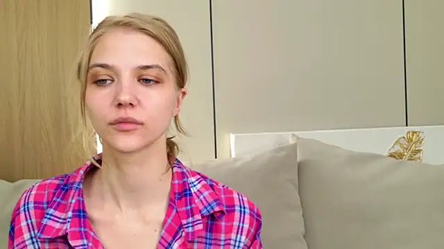 4example Chloe online show from 6, 5, 2026