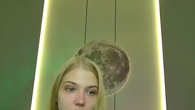 4example Chloe online show from 10, 4, 2026