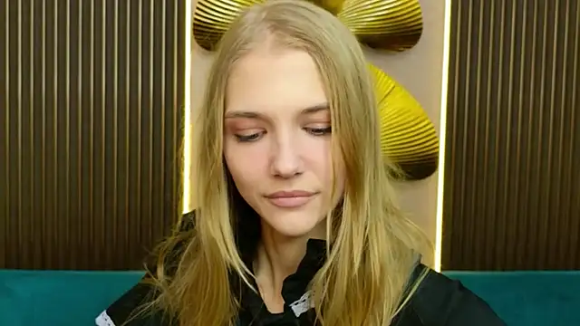 4example Chloe online show from 5, 3, 2026