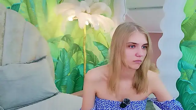 4example Chloe online show from 5, 7, 2026