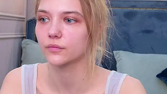 4example Chloe online show from 10, 5, 2026
