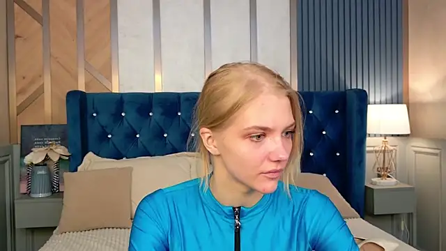 4example Chloe online show from 22, 4, 2026