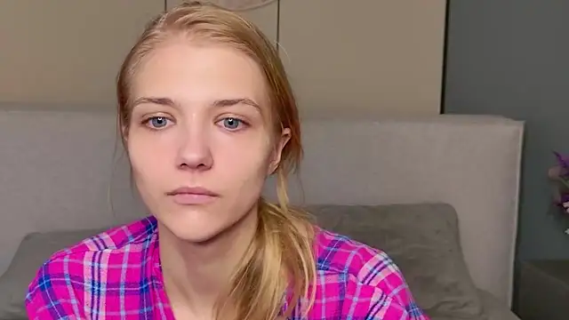 4example Chloe online show from 5, 4, 2026