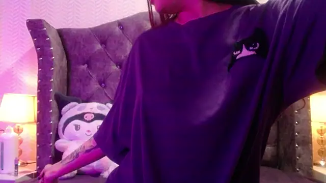 Snapshot of RavenLove_ chatting on 21, 11, 2025 RavenLove online show from 21, 11, 2025