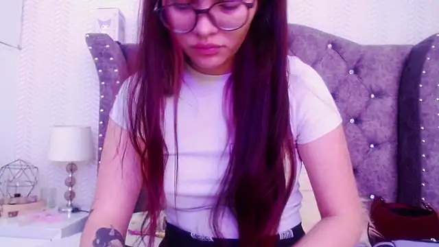 Snapshot of RavenLove_ chatting on 28, 10, 2025 RavenLove online show from 28, 10, 2025