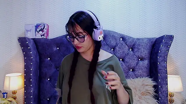 Snapshot of RavenLove_ chatting on 25, 10, 2025 RavenLove online show from 25, 10, 2025