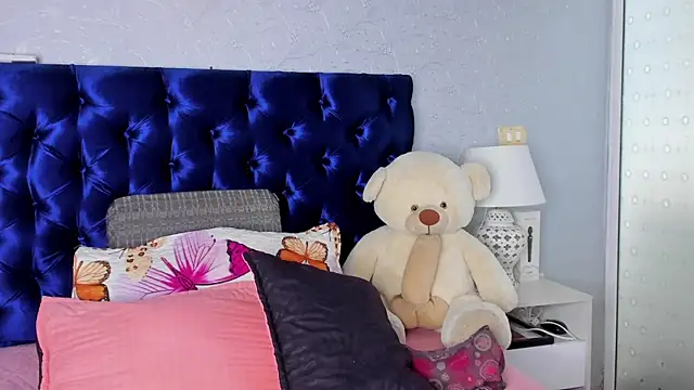 TANISHA HILL online show from 4, 11, 2025