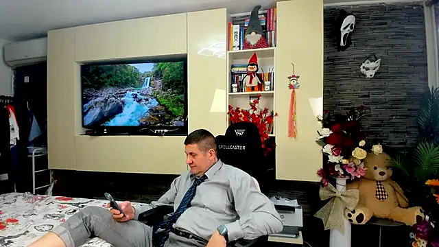 SpartacusDaddy48 online show from 8, 4, 2026