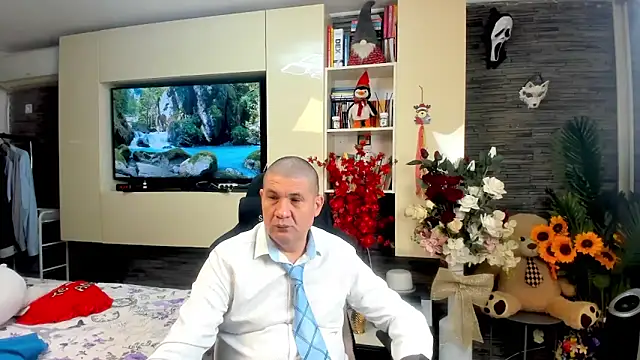 Snapshot of SpartacusDaddy48 chatting on 1, 5, 2026 SpartacusDaddy48 online show from 1, 5, 2026