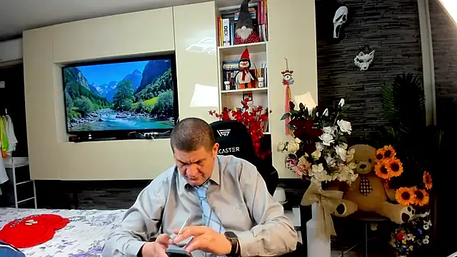 Snapshot of SpartacusDaddy48 chatting on 13, 5, 2026 SpartacusDaddy48 online show from 13, 5, 2026