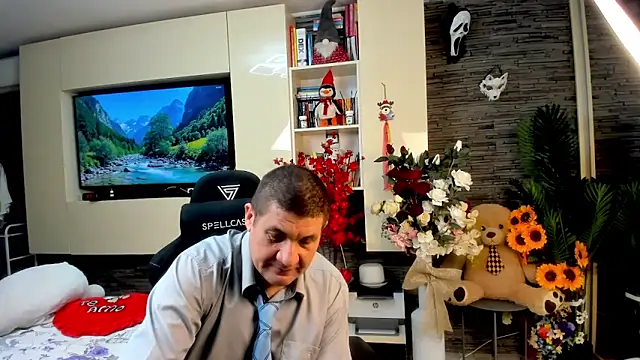 Snapshot of SpartacusDaddy48 chatting on 17, 5, 2026 SpartacusDaddy48 online show from 17, 5, 2026