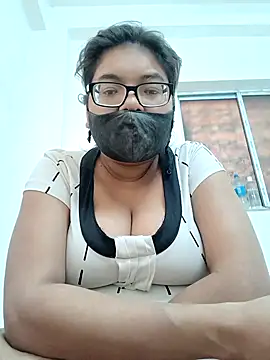 Snapshot of Elie_couple143 chatting on 1, 12, 2025 Elie couple143 online show from 1, 12, 2025