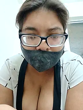 Snapshot of Elie_couple143 chatting on 20, 11, 2025 Elie couple143 online show from 20, 11, 2025