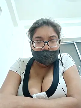 Snapshot of Elie_couple143 chatting on 13, 11, 2025 Elie couple143 online show from 13, 11, 2025